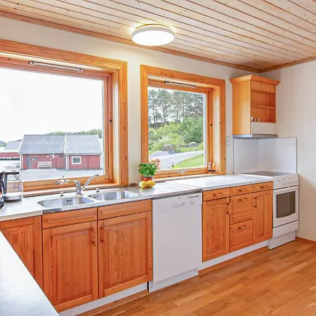 In With 5 Bedrooms And Wifi Farsund