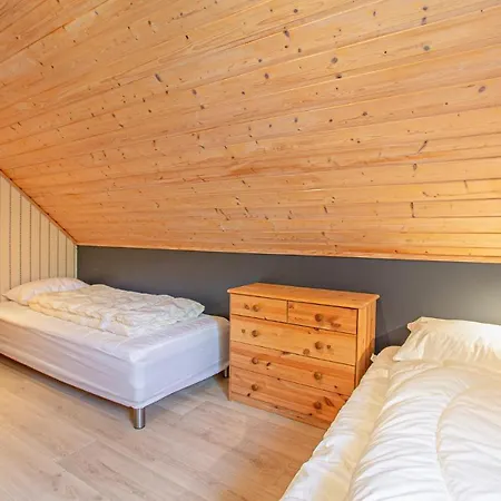 In With 5 Bedrooms And Wifi *