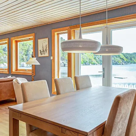 In With 5 Bedrooms And Wifi Dom wakacyjny Farsund
