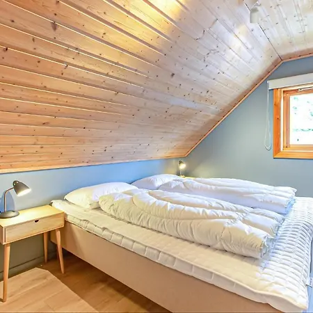 In With 5 Bedrooms And Wifi Dom wakacyjny Farsund