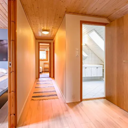In With 5 Bedrooms And Wifi Dom wakacyjny *