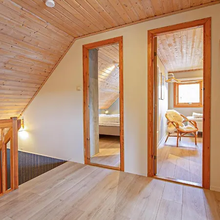 In With 5 Bedrooms And Wifi Dom wakacyjny
