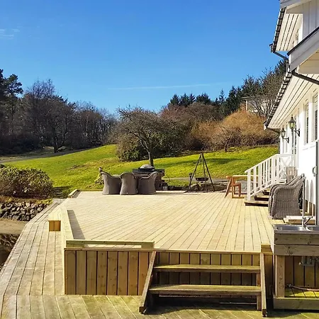 In With 5 Bedrooms And Wifi * Farsund